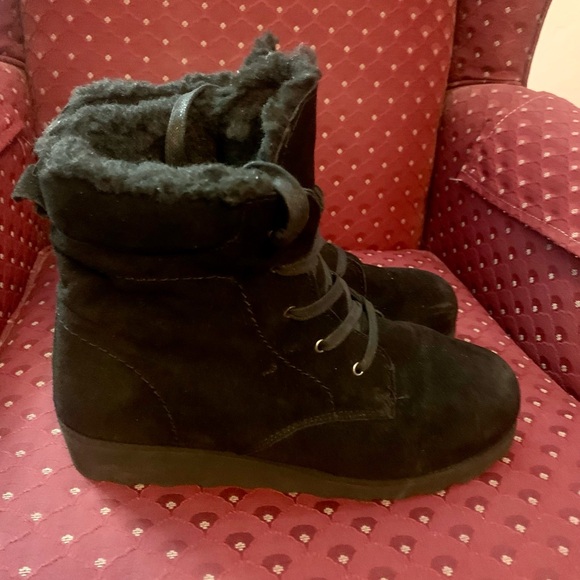 BearPaw Ariella Water Resistant Black Suede Boots Fur Lined Womens Size 11 - Picture 4 of 9